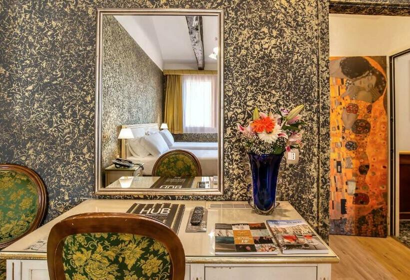 اتاق راحتی, La Fenice Et Des Artistes