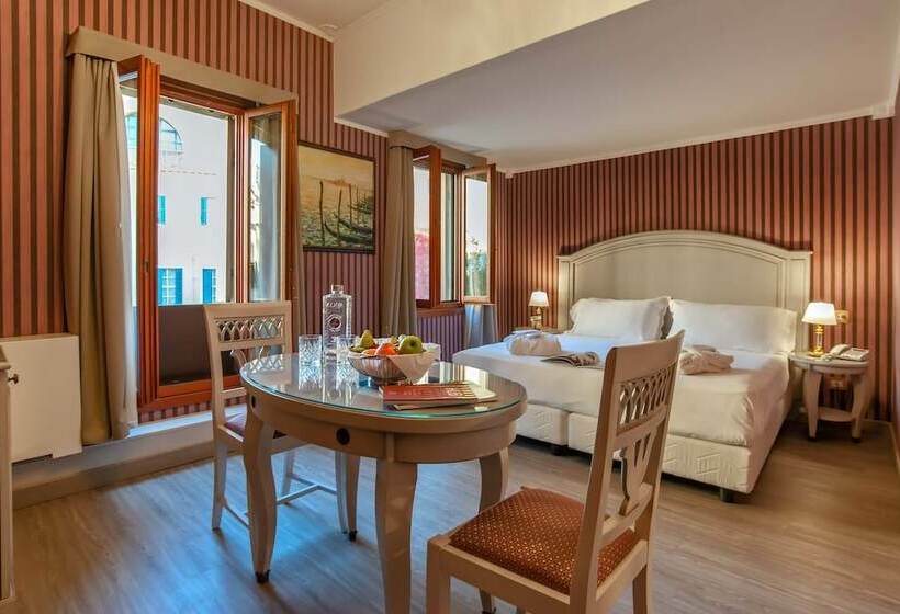 اتاق راحتی, La Fenice Et Des Artistes