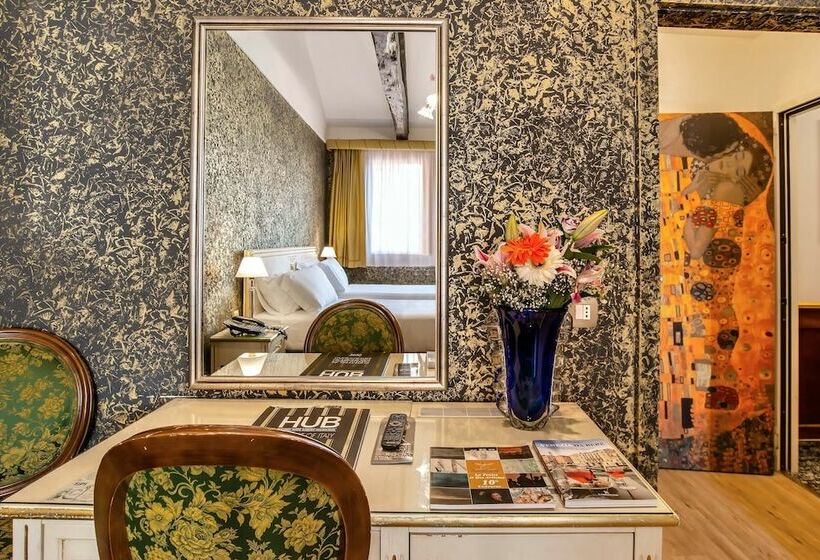 اتاق راحتی, La Fenice Et Des Artistes