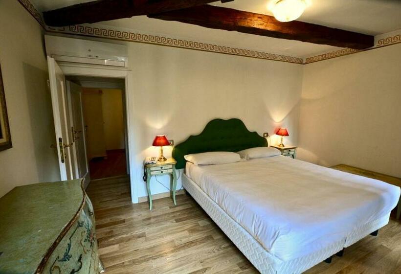 اتاق خانوادگی, La Fenice Et Des Artistes