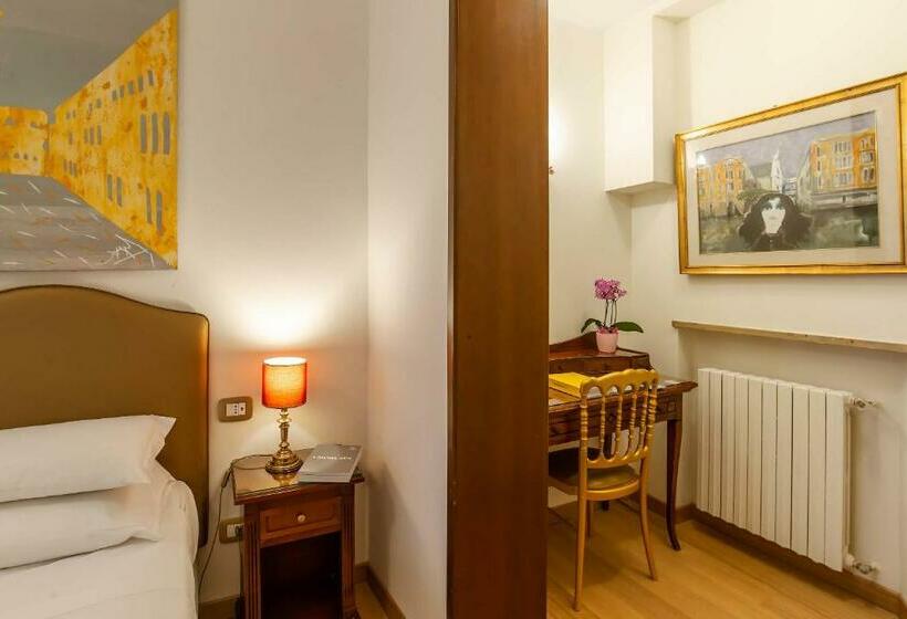 اتاق خانوادگی, La Fenice Et Des Artistes