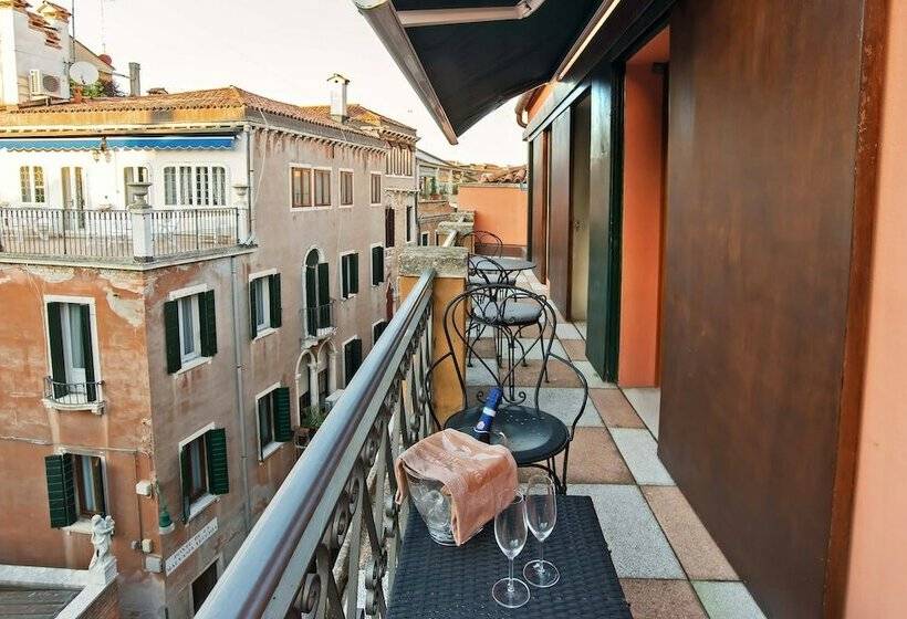 Suite with Terrace, La Fenice Et Des Artistes