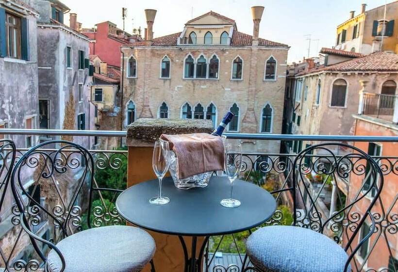 Suite with Terrace, La Fenice Et Des Artistes