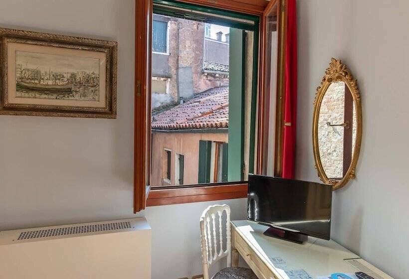 اتاق استاندارد یک نفره, La Fenice Et Des Artistes