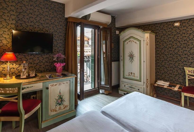 اتاق راحتی, La Fenice Et Des Artistes