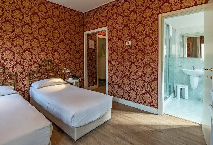 اتاق راحتی, La Fenice Et Des Artistes