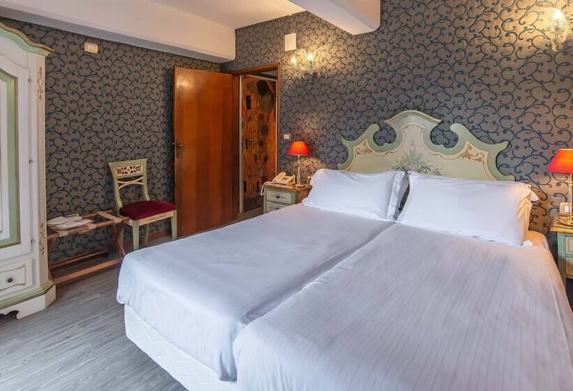 اتاق راحتی, La Fenice Et Des Artistes