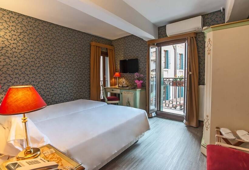 اتاق راحتی, La Fenice Et Des Artistes