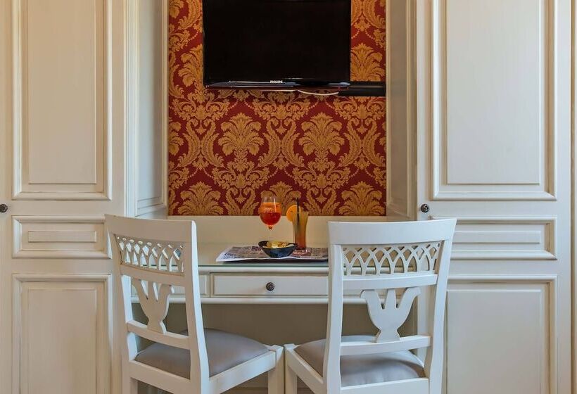 اتاق راحتی, La Fenice Et Des Artistes