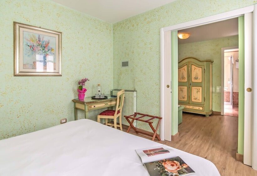 سوییت جونیور, La Fenice Et Des Artistes