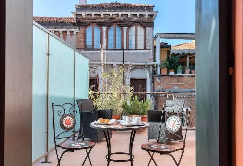 Comfort room with terrace, La Fenice Et Des Artistes