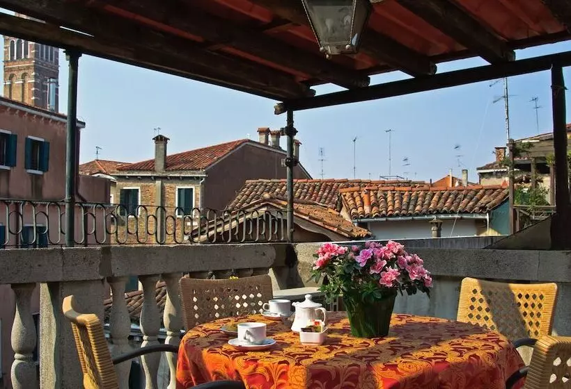 Comfort room with terrace, La Fenice Et Des Artistes