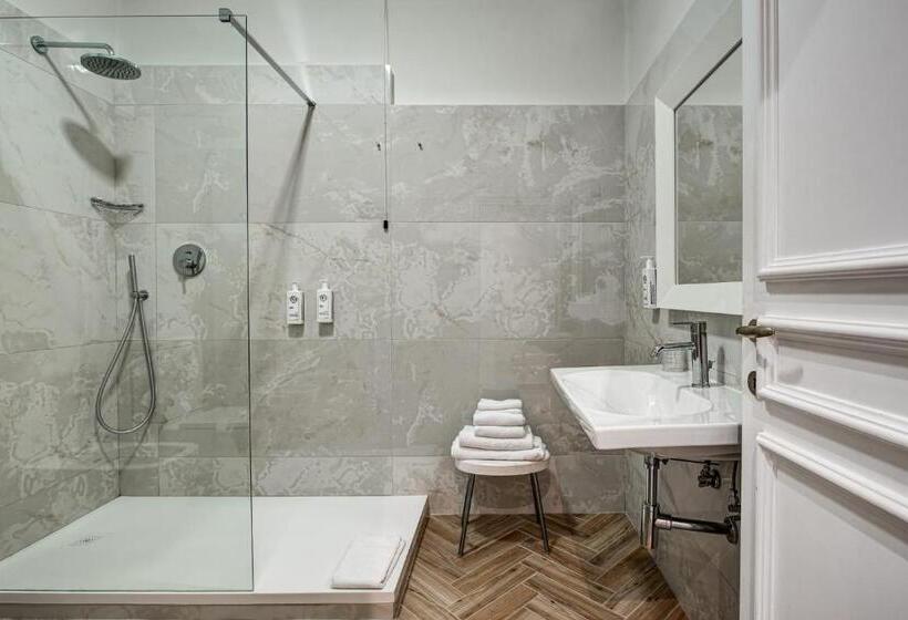 经济房, Majestic Palace