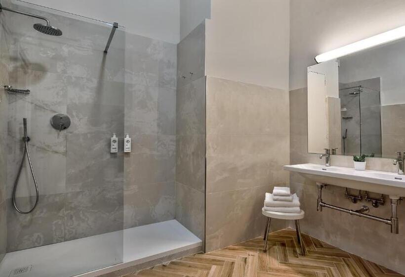 经济房, Majestic Palace