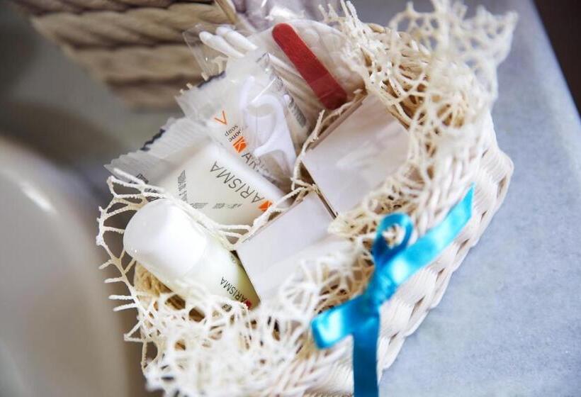 חדר קלאסי לשלושה, Mediterraneo