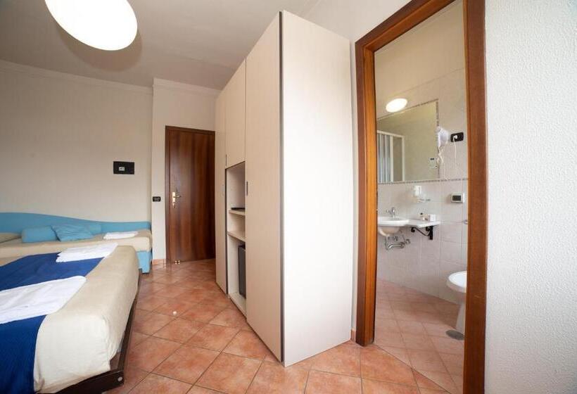 חדר קלאסי לשלושה, Mediterraneo