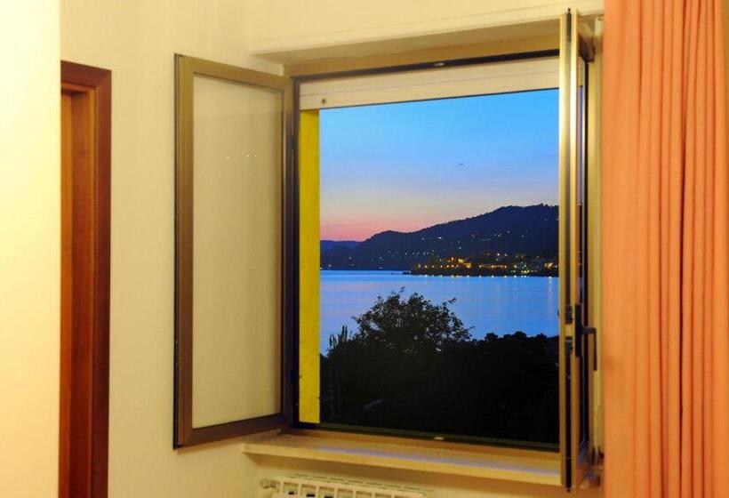 חדר קלאסי לשלושה, Mediterraneo