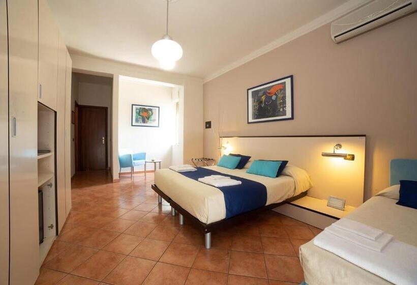 חדר קומפורט לשלושה, Mediterraneo