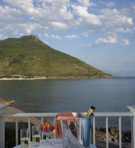 Номер Стандарт Вид на Море, Mediterraneo