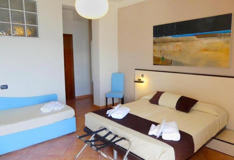 חדר סופריור לשלושה עם נוף לים, Mediterraneo