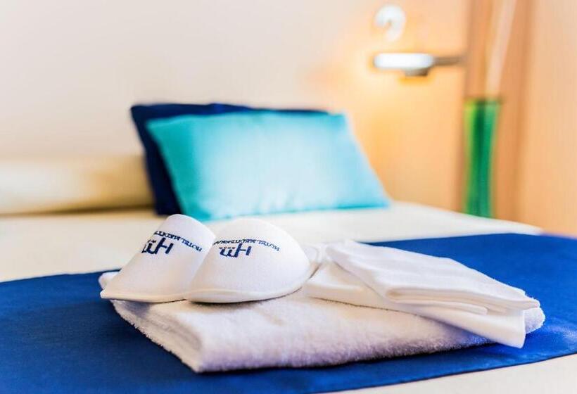 חדר סופריור לשלושה עם נוף לים, Mediterraneo