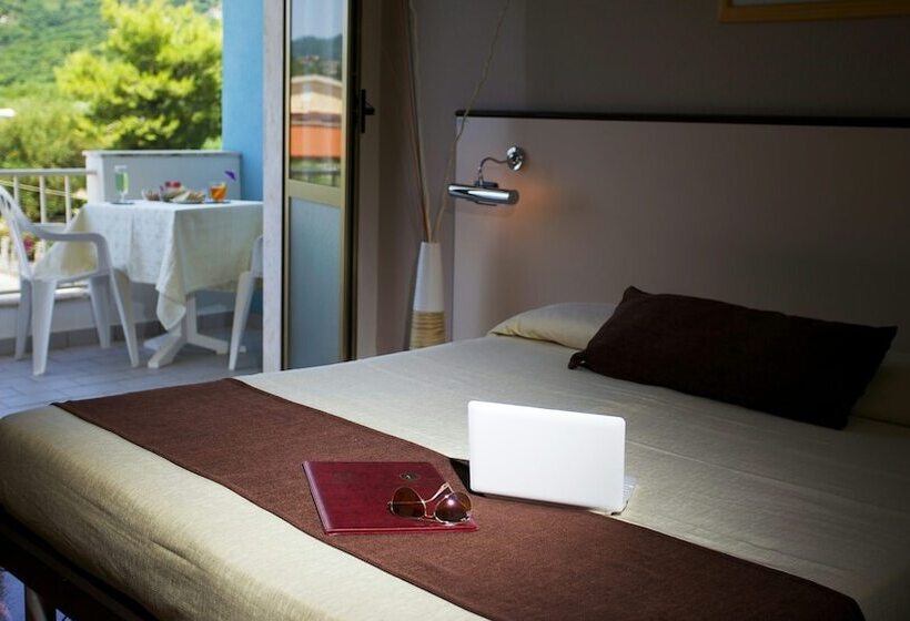 חדר קלאסי, Mediterraneo