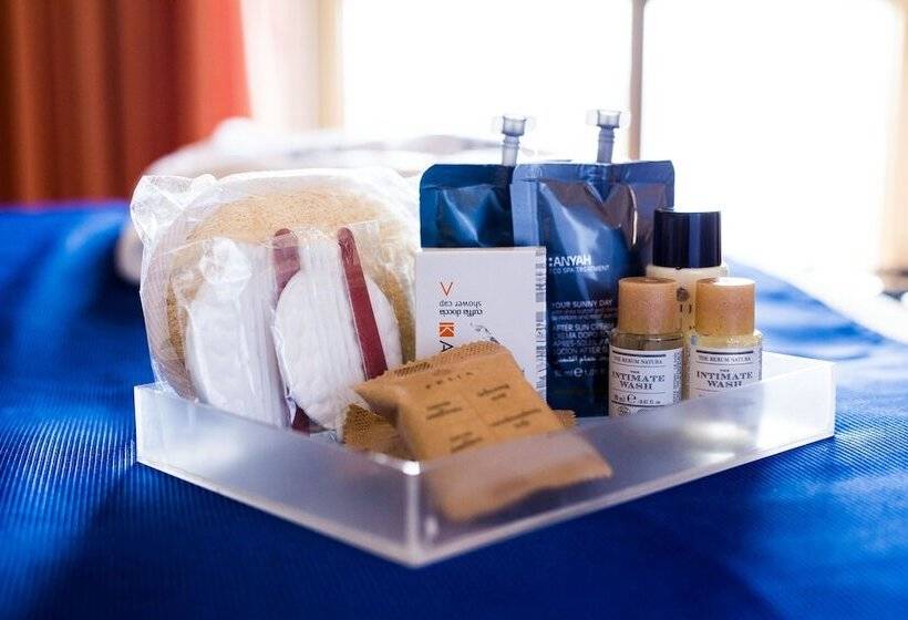 חדר קלאסי לשלושה, Mediterraneo