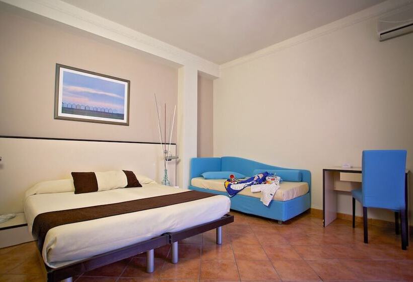 חדר קלאסי לשלושה, Mediterraneo