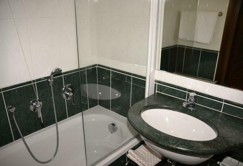 חדר סטנדרט לשלושה, Milan Speranza Au Lac