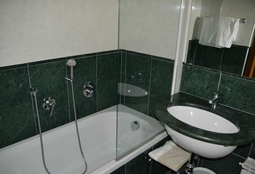 חדר סטנדרט לשלושה, Milan Speranza Au Lac