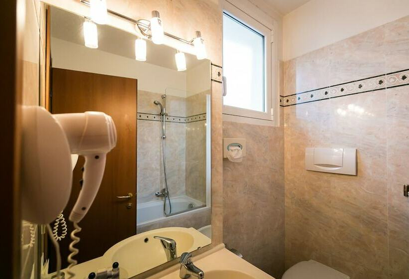 חדר סטנדרט לשלושה, Milan Speranza Au Lac