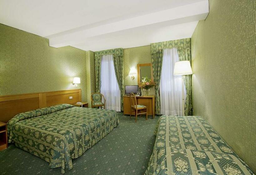 اتاق استاندارد سه نفره, Nazionale