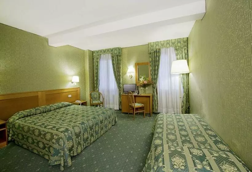 اتاق استاندارد سه نفره, Nazionale