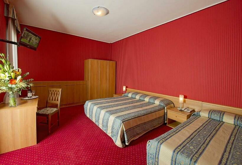 اتاق استاندارد سه نفره, Nazionale