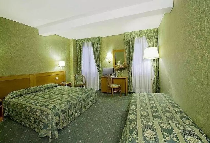 اتاق استاندارد سه نفره, Nazionale