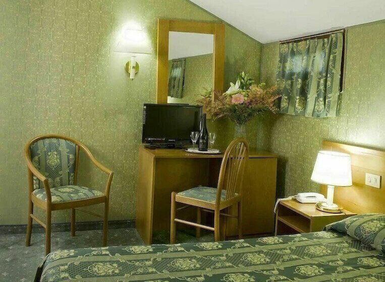 اتاق استاندارد سه نفره, Nazionale