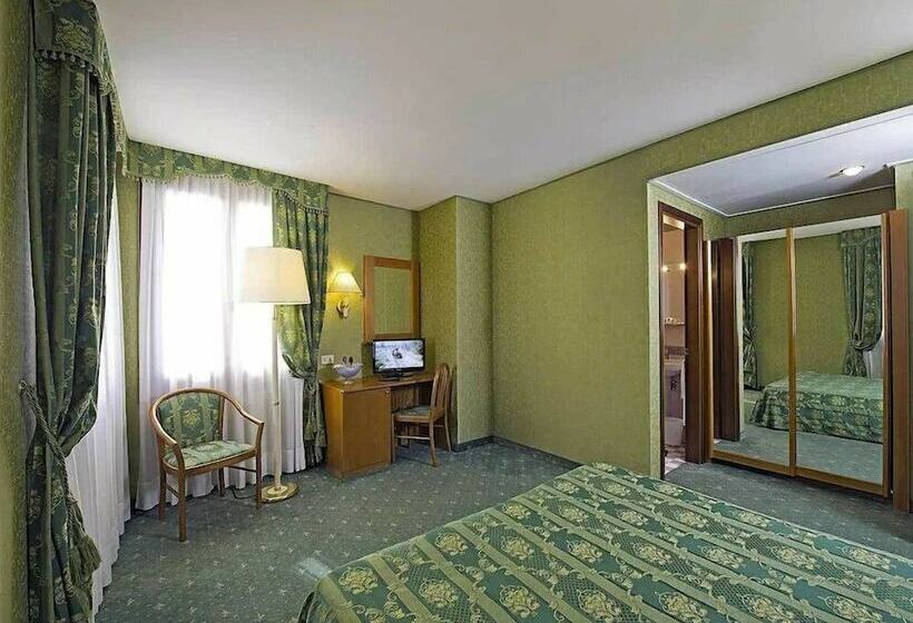 اتاق استاندارد سه نفره, Nazionale