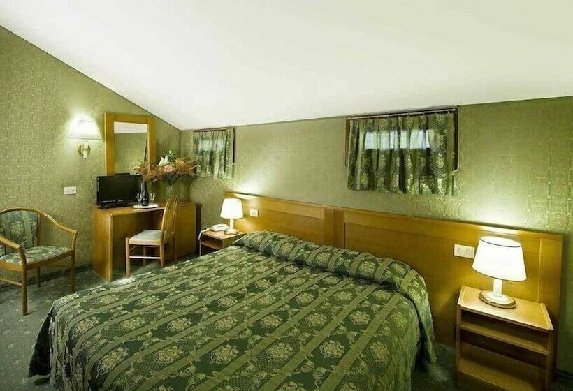 اتاق استاندارد سه نفره, Nazionale