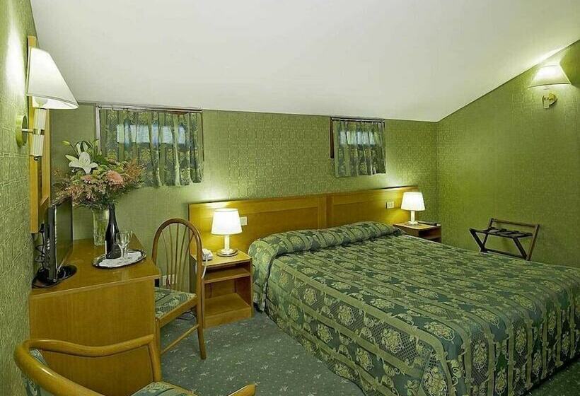 اتاق استاندارد سه نفره, Nazionale