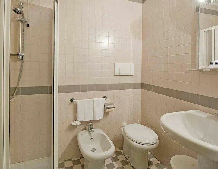 اتاق استاندارد سه نفره, Nazionale