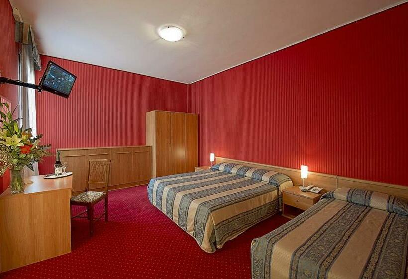 اتاق استاندارد چهار تخته, Nazionale