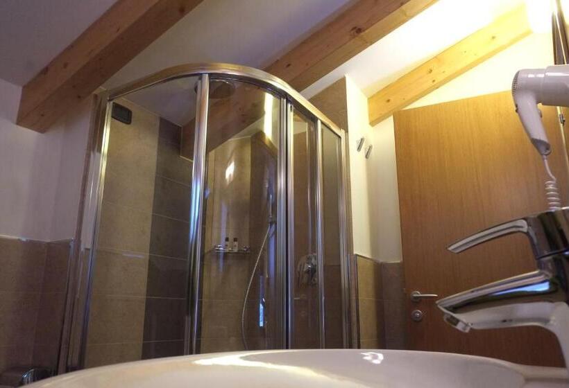 חדר קלאסי, Nele