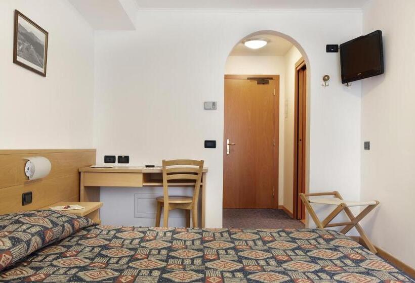 חדר קלאסי, Nele