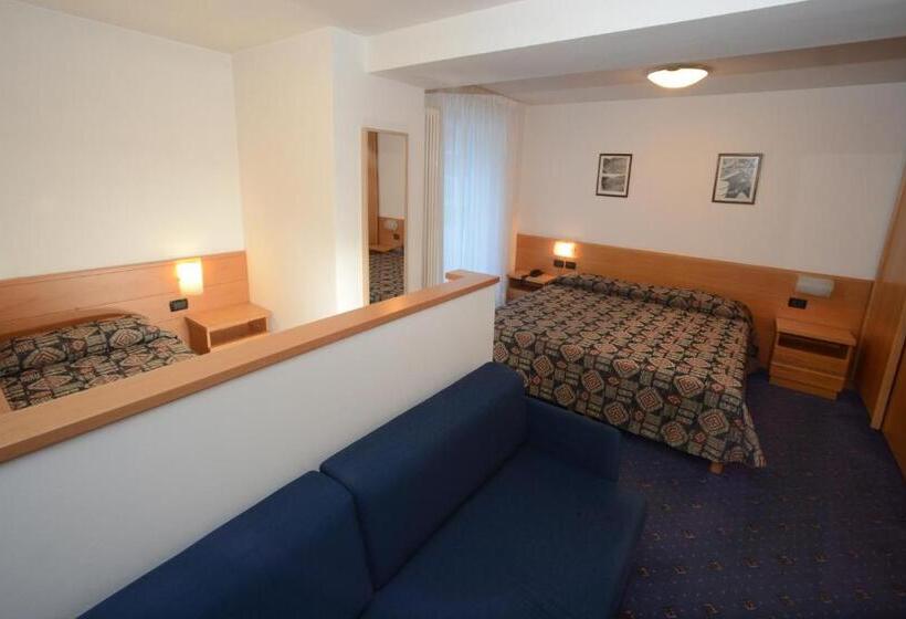 חדר משפחתי קלאסי, Nele