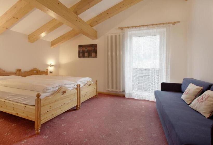 חדר קלאסי לשלושה, Nele