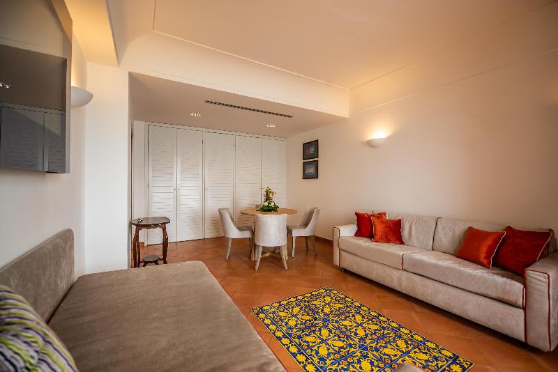 غرفة عائلية مطلّة علي البحر, Oasi Di Kufra