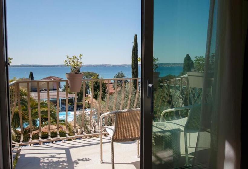 Superior room with lake view, Olivi Hotel & Natural Spa