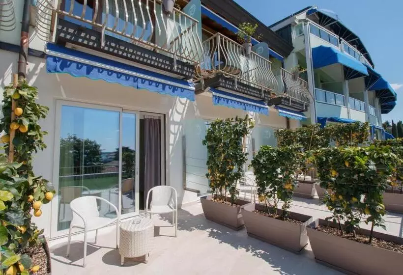 Superior room with lake view, Olivi Hotel & Natural Spa