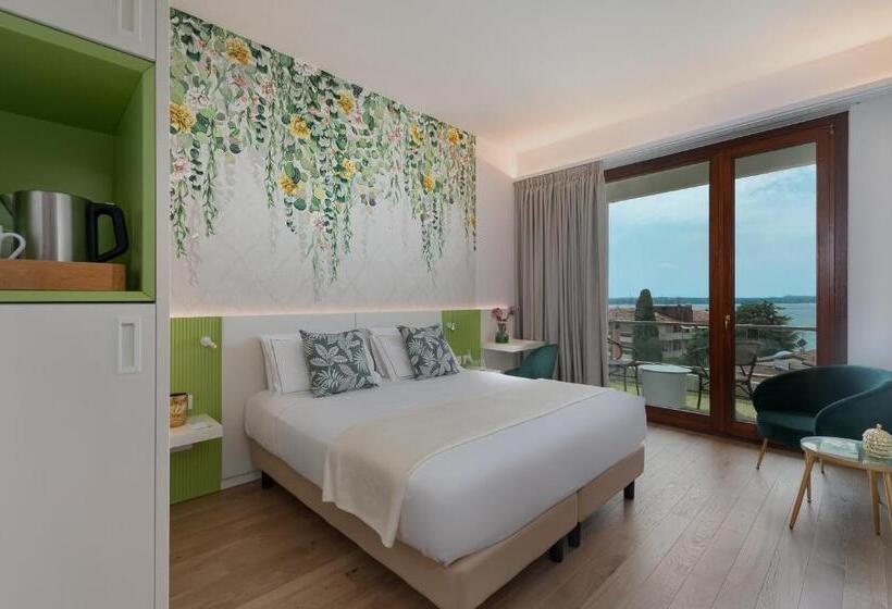 Superior room with lake view, Olivi Hotel & Natural Spa