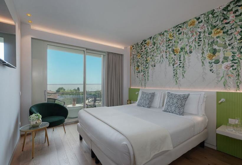 Superior room with lake view, Olivi Hotel & Natural Spa